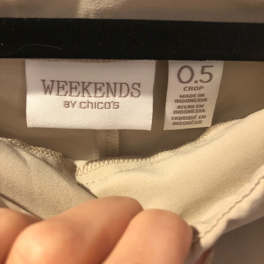 Capri Pants Weekends by Chico’s Khaki Crop Bottom Sz 0.5 (4-6) Like New - Picture 4 of 6